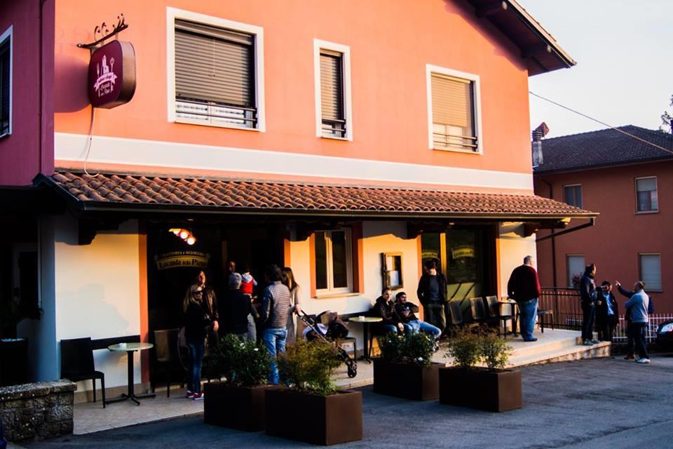 Locanda Della Pieve Tizzano Val Parma Luaran gambar