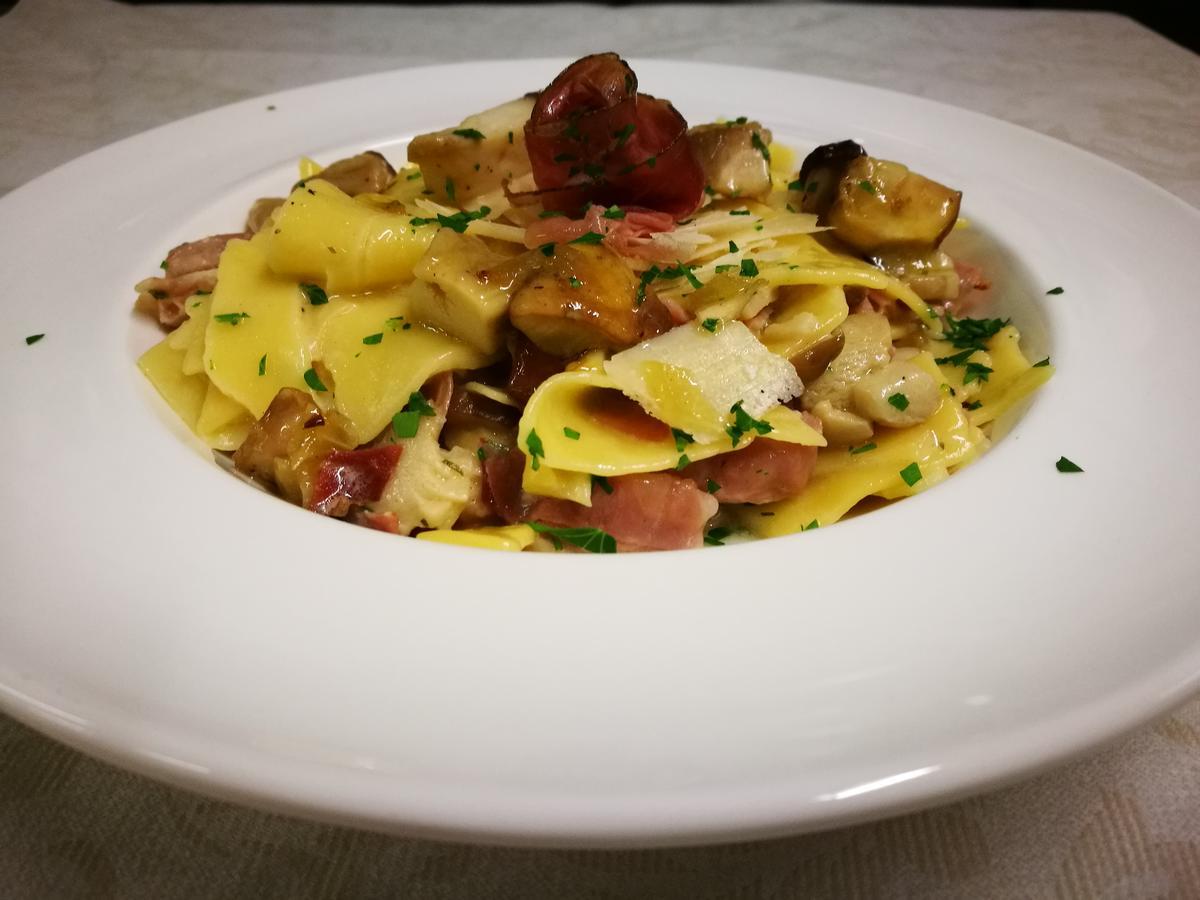Locanda Della Pieve Tizzano Val Parma Luaran gambar