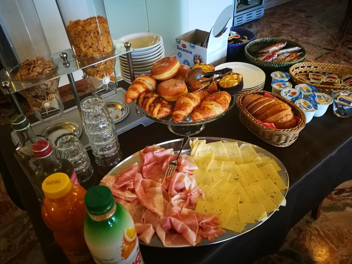 Locanda Della Pieve Tizzano Val Parma Luaran gambar