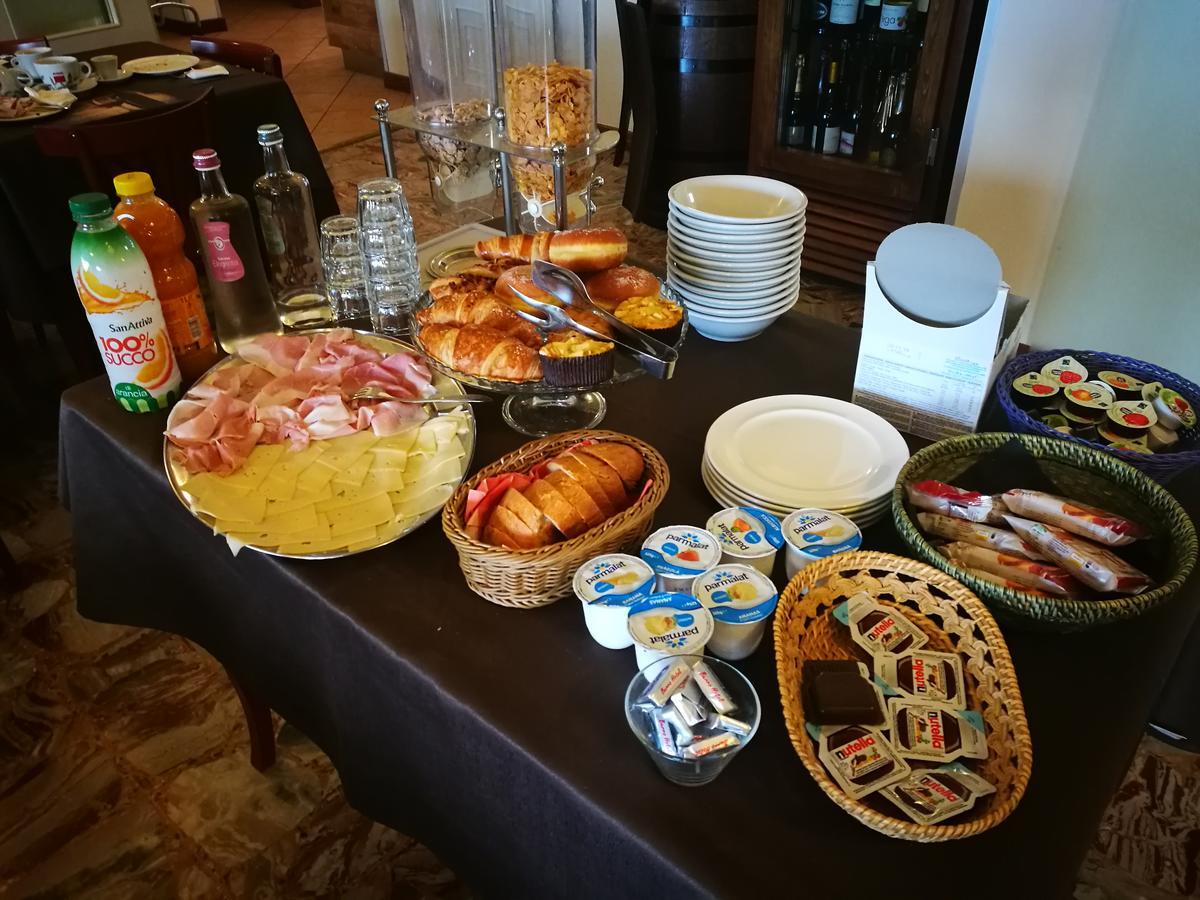 Locanda Della Pieve Tizzano Val Parma Luaran gambar